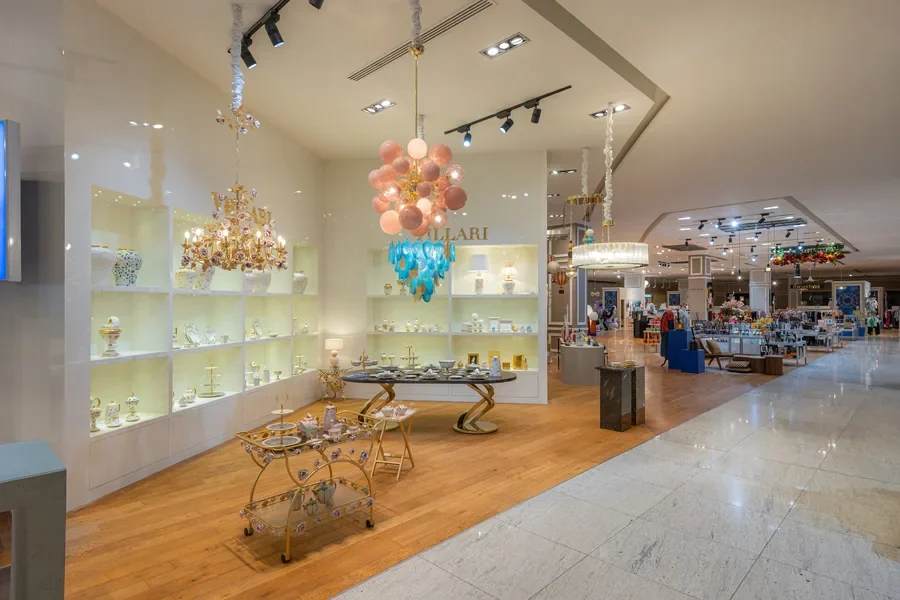 BOUTIQUE Experience - Villari Reopens its Boutique in Dubai Mall