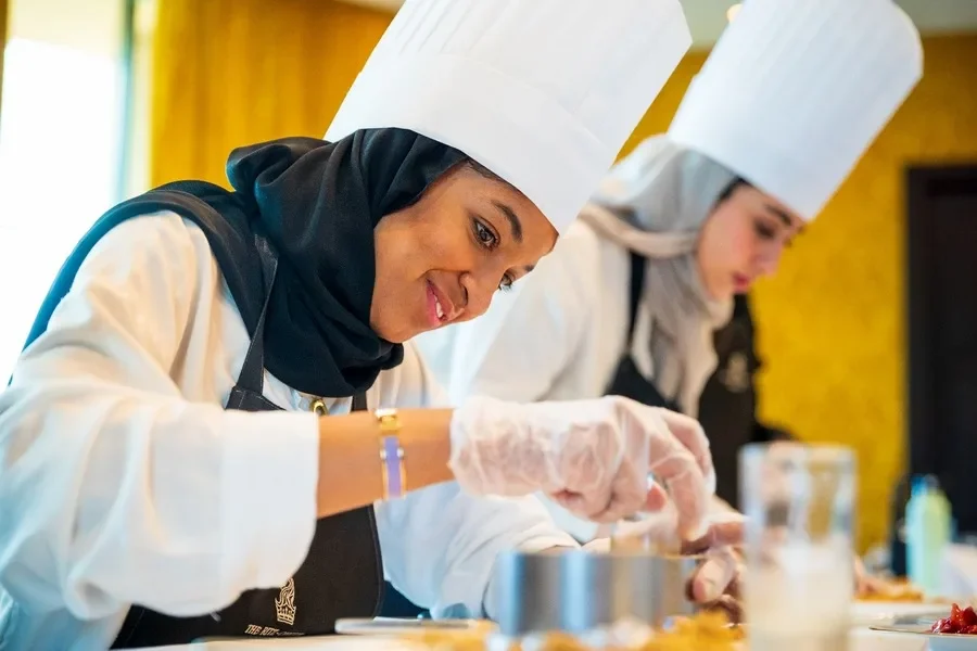 THE RITZ-CARLTON, BAHRAIN IN COLLABORATION WITH HIPO AMBASSADORS CLUB HOSTS "ART OF CAKE" WORKSHOP TO EMPOWER YOUNG BAHRAINI TALENT