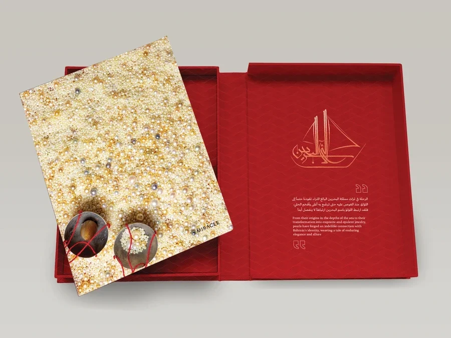 Pearl-Book-mockup2-Clampshell