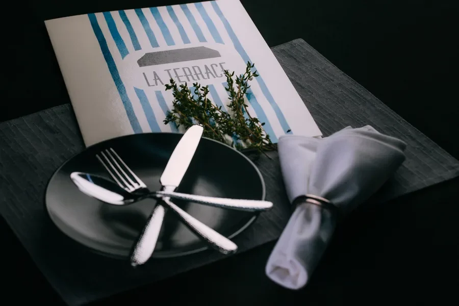 A NEW DINING RESTAURANT OPENS DOORS ON OCTOBER 7, PRESENTING AN ELEGANT AND BEAUTIFUL CONTEMPORARY DESIGN