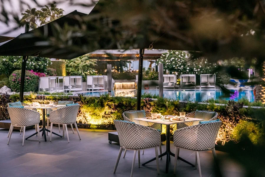 A NEW DINING RESTAURANT OPENS DOORS ON OCTOBER 7, PRESENTING AN ELEGANT AND BEAUTIFUL CONTEMPORARY DESIGN