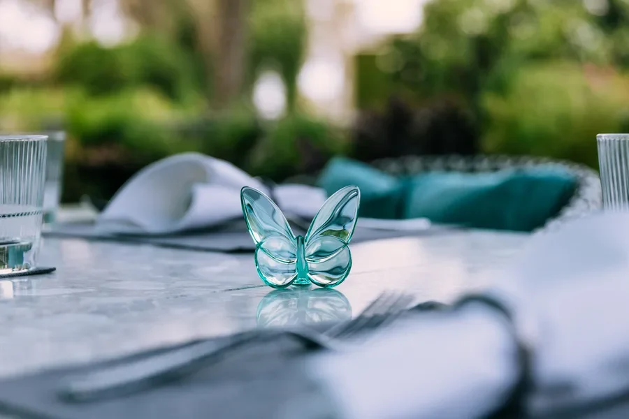 A NEW DINING RESTAURANT OPENS DOORS ON OCTOBER 7, PRESENTING AN ELEGANT AND BEAUTIFUL CONTEMPORARY DESIGN