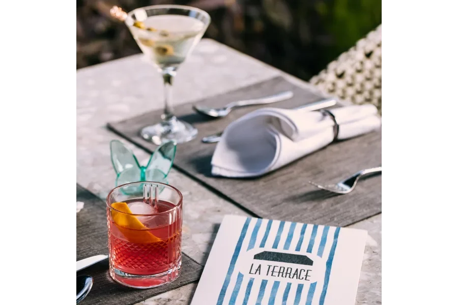 A NEW DINING RESTAURANT OPENS DOORS ON OCTOBER 7, PRESENTING AN ELEGANT AND BEAUTIFUL CONTEMPORARY DESIGN