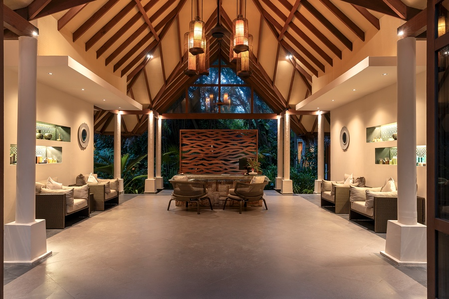 Baros_Spa_Lobby_Dusk