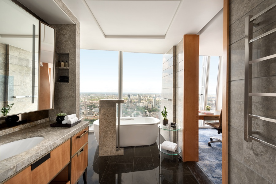 Shangri-La Hotel, At The Shard, London, Deluxe City View Bathroom With A View