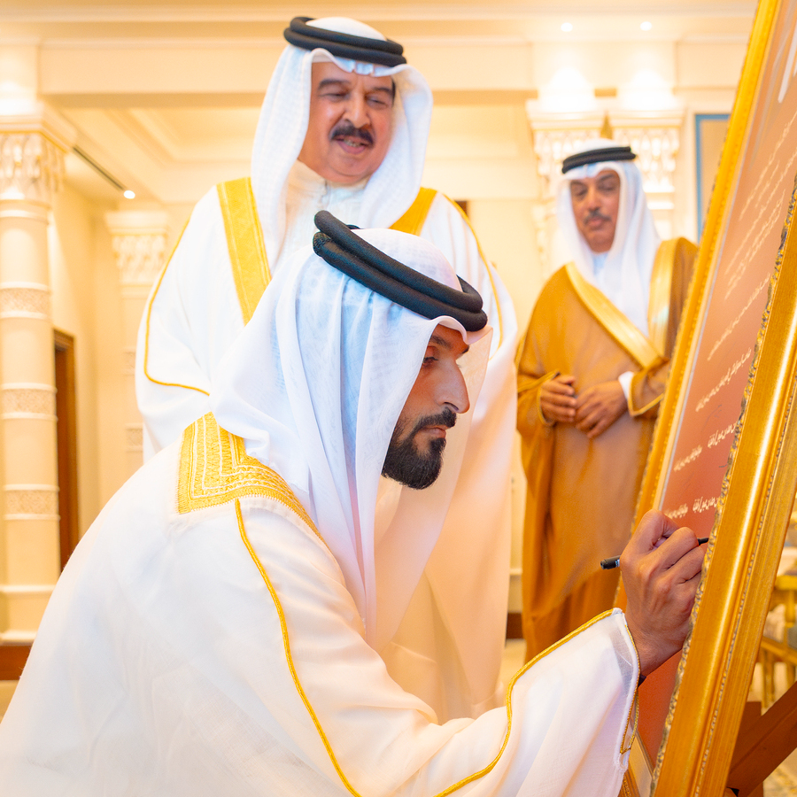 King Hamad Signs Pledge of Gratitude to Bahrain