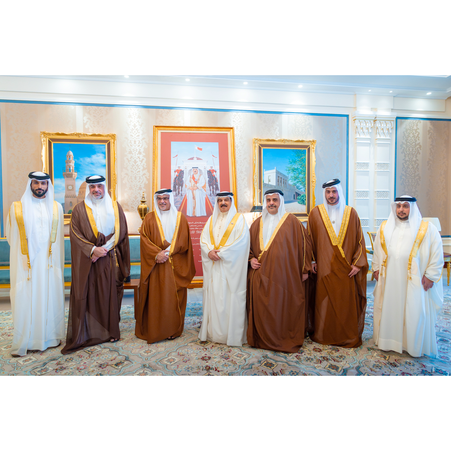 King Hamad Signs Pledge of Gratitude to Bahrain