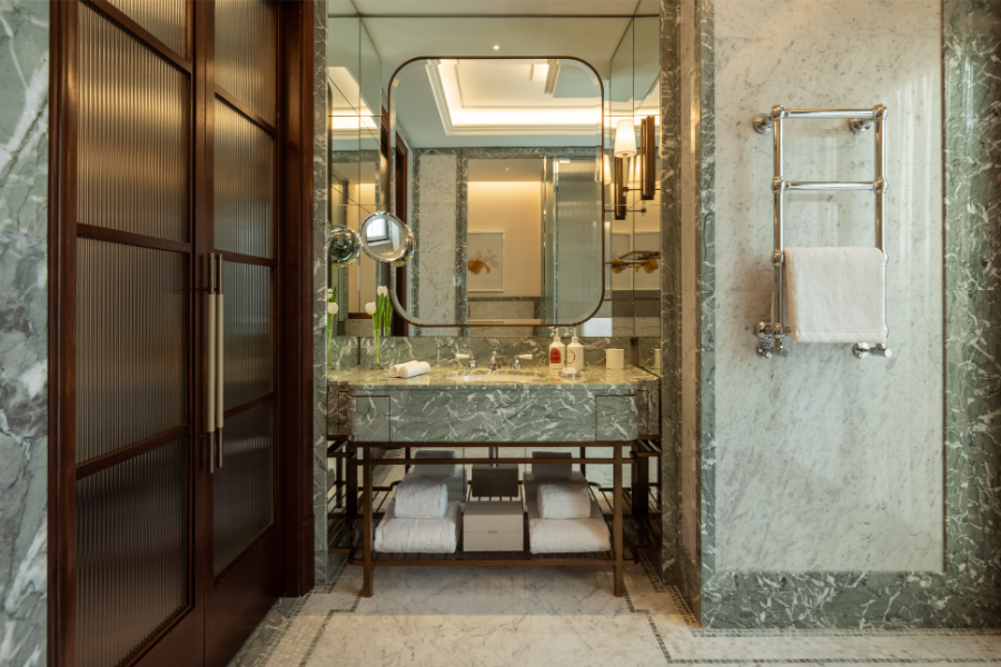 CHR_Suites_JuniorSuite_414_Bathroom_WhatTheFox-0007